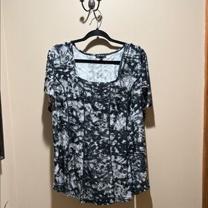 Sami & Jo Black and Gray Patterned Blouse